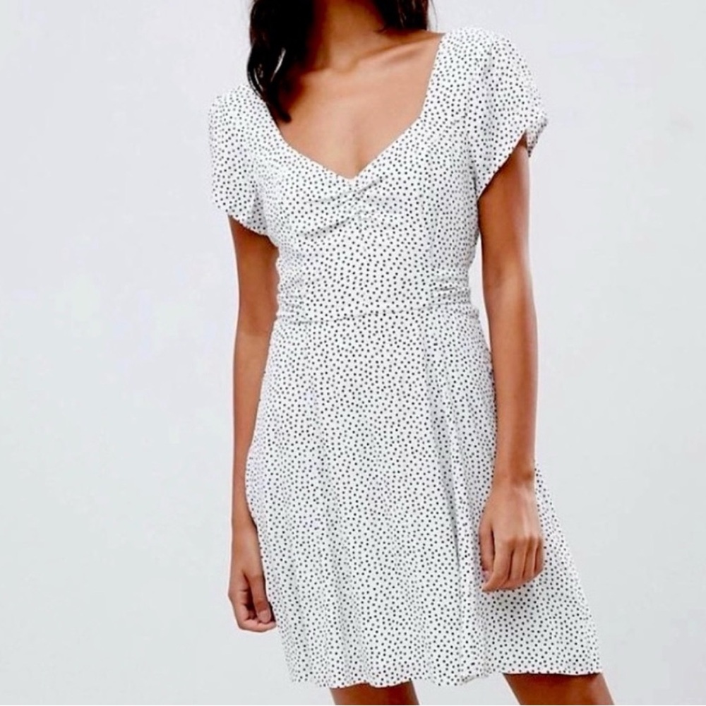 Abercrombie & Fitch Polka Dot Short Sleeve V-Neck Dress in White